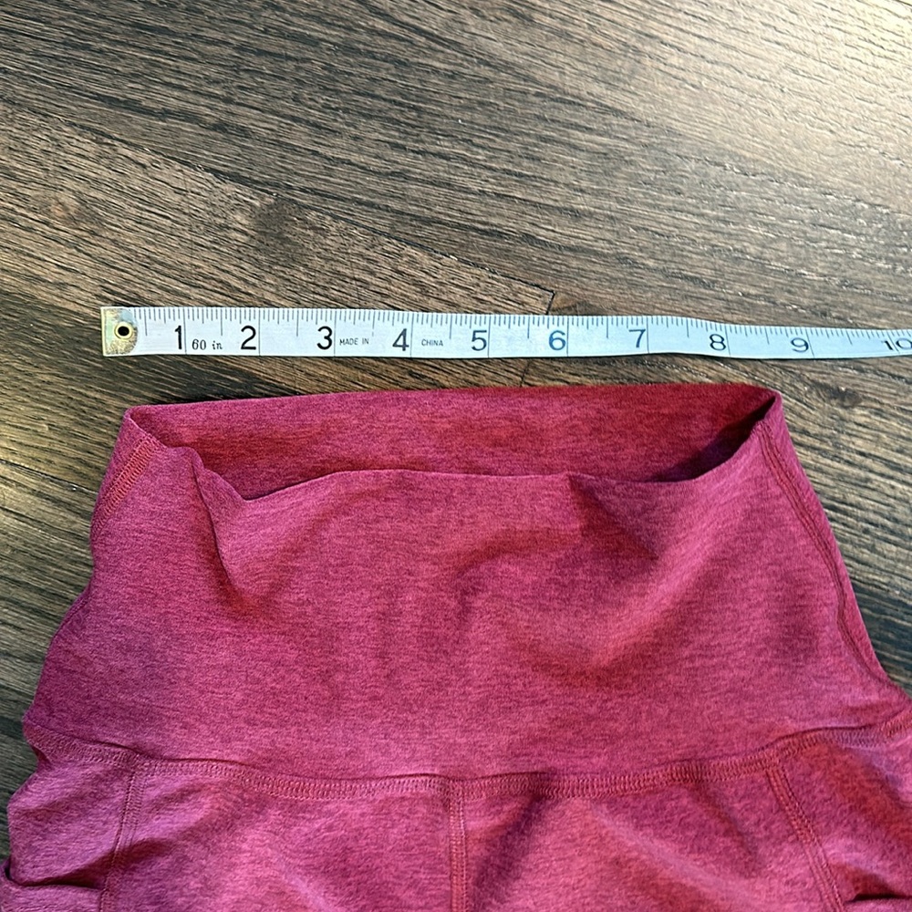 Beyond Yoga Space Dye Biker Shorts Burgundy XS EUC Side Pockets - Picture 2 of 7